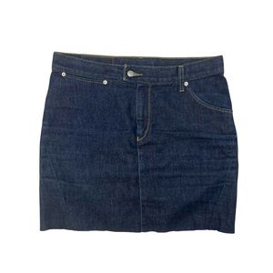 LEVI’S| Dark denim EUC one back pocket skirt, very unique style